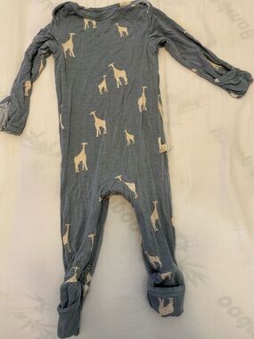 Gunamuna Kids Blue Giraffe One-Piece Pajamas